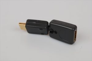 Flexible and pivoting HDMI adaptor